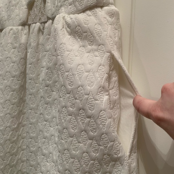 🌸Dalia White Scalloped Dress with Pockets 🌸 - Picture 15 of 16